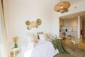 Voyage Studio In Waters Edge