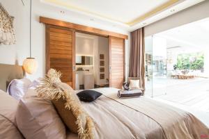 New Brawah 5 BR Villa 200m to Finns Beach Club