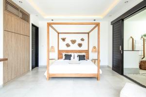 Chic 4BR Villa, 400m to Canggu Beachfront