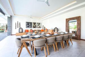 Stunning 6 Bedroom Villa Only 400m to the Beach