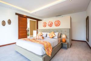 Stunning 6 Bedroom Villa Only 400m to the Beach