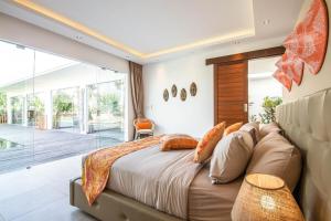 Stunning 6 Bedroom Villa Only 400m to the Beach