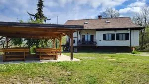 Koča sredi gozda - Kanal