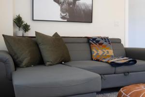 Modern Guest House Near Downtown!