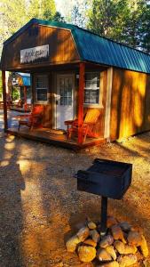 Applegate Cabin 2