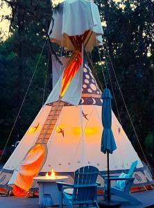 Sky Spirit -Luxury Glamping Tipi - Sleeps 2