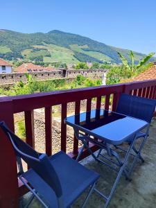 Auberge du Pèlerin Gîte de charme en pierre avec vue sur les montagnes