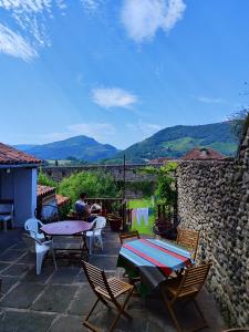 Auberge du Pèlerin Gîte de charme en pierre avec vue sur les montagnes