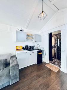 Keskväljakul asuv hubane maja