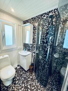 Keskväljakul asuv hubane maja