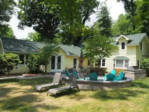 Lorlee - A Large And Luxurious Lakefront Cottage! - Niles