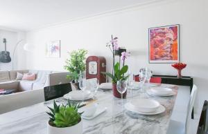 Beautiful 1 Bedroom Luxury Apartment next to Champs-Elysées - PC62A