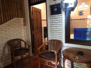 1BD guest house in family compound ubud3, 15 minute walk to yoga barn