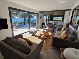 Villa 7 pièces, face à la plage, piscine chauffée, 18 pers, séjour de luxe - FR-1-780-14