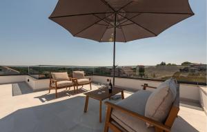 4 Bedroom Cozy Home In Poljica Brig 