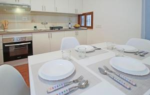 Cozy Apartment In Garachico With Wifi