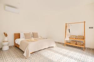 Azure Luxe Boutique Villa in Canggu-Pool Side 2