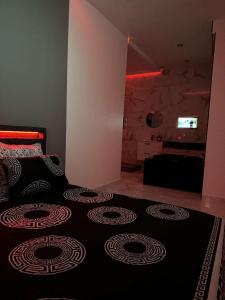 Suite Zen Amaryllis Jacuzzi TV Integrée Clim Wifi Béziers Centre Arrivée Autonome 24h24