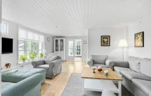 4 Bedroom Cozy Home In Nyborg - Frørup