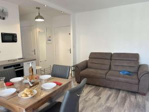 Studio cosy avec terrasse, clim, à 50m plage et 100m commerces, Fréjus - FR-1-226A-177