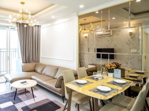 Sunrise Cityview Apartment District 7 - Near City Center , Pool and Gym