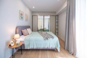 GG Home -2BR apartment with view to city and river