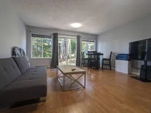 Charming 3 Bedroom Suite - Metchosin