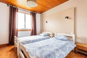 Appartements T3 a St Pons en rez de jardin : photos des chambres