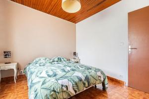 Appartements T3 a St Pons en rez de jardin : photos des chambres