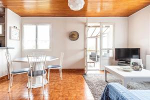 Appartements T3 a St Pons en rez de jardin : photos des chambres