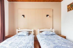 Appartements T3 a St Pons en rez de jardin : photos des chambres