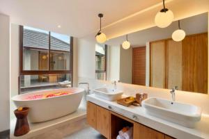 Kamalini 2 BR Private Pool Villa With Bathtub ZN68