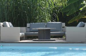 B&B / Chambres d'hotes Cocon de Verdure avec piscine chambre lit king-size 2m : photos des chambres
