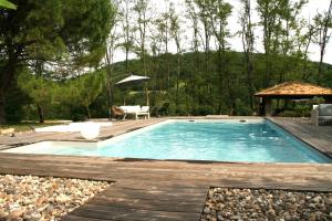 B&B / Chambres d'hotes Cocon de Verdure avec piscine chambre lit king-size 2m : photos des chambres