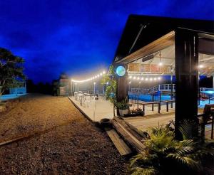 แม่ให้ โฮมสเตย์