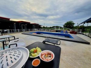 แม่ให้ โฮมสเตย์