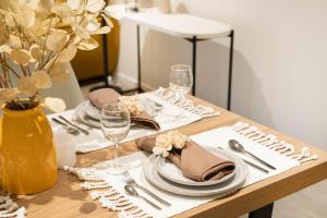 Peaceful 2BR apt on St Kilda Rd w Free Parking#OP08