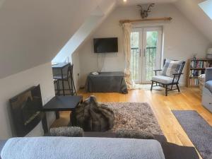 Cosy, private, cabin suit couples looking for a retreat and business traveller, near Frieth