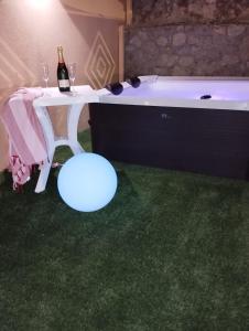 BURMARIA APARTMENT and ROOM with garden and jacuzzi