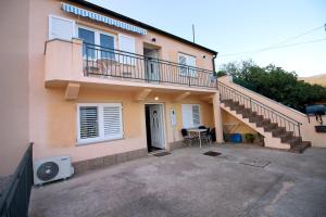 Apartment near the beach Jadranka