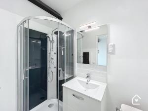 Appartements Studios - 1 min Gare Chatellerault - Entree Autonome - : photos des chambres
