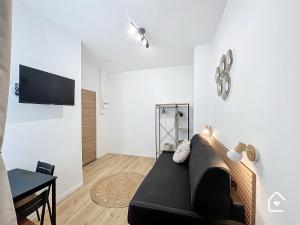 Appartements Studios - 1 min Gare Chatellerault - Entree Autonome - : photos des chambres