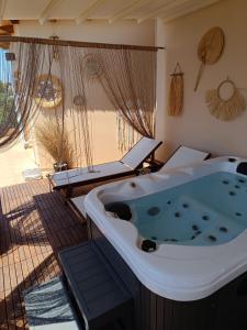 Nefelifamilyhouse with private jacuzzi and swimming pool