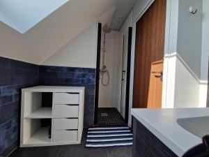 B&B / Chambres d'hotes ATELIER DE BERCK - Chambres d-hotes : Chambre Double avec Salle de Bains Commune