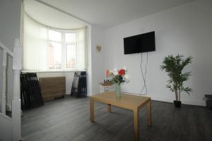 High Street House Thurnscoe by Smart Corporate Stays