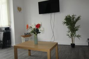 High Street House Thurnscoe by Smart Corporate Stays