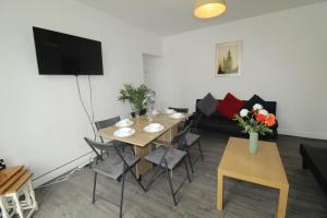 High Street House Thurnscoe by Smart Corporate Stays