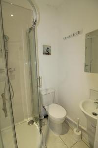 High Street House Thurnscoe by Smart Corporate Stays