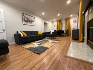 Newly remodelled Los Angeles House with access to pool - Hewitt