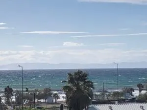 Seaview penthouse by the beach - 卡利维亚索里库